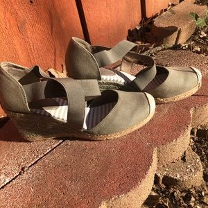 Olive Green Elastic Strap Wedges Size 9